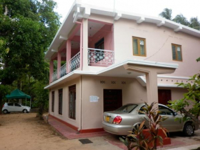  Luxman Guest House  Patthini Pedesa